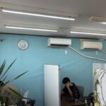 個別指導ブースで机に向かう高校生